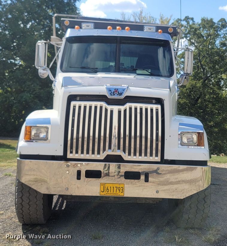 image for item LM9776 2016 Western Star 4700SF  dump truck