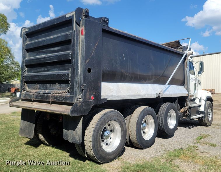 image for item LM9776 2016 Western Star 4700SF  dump truck