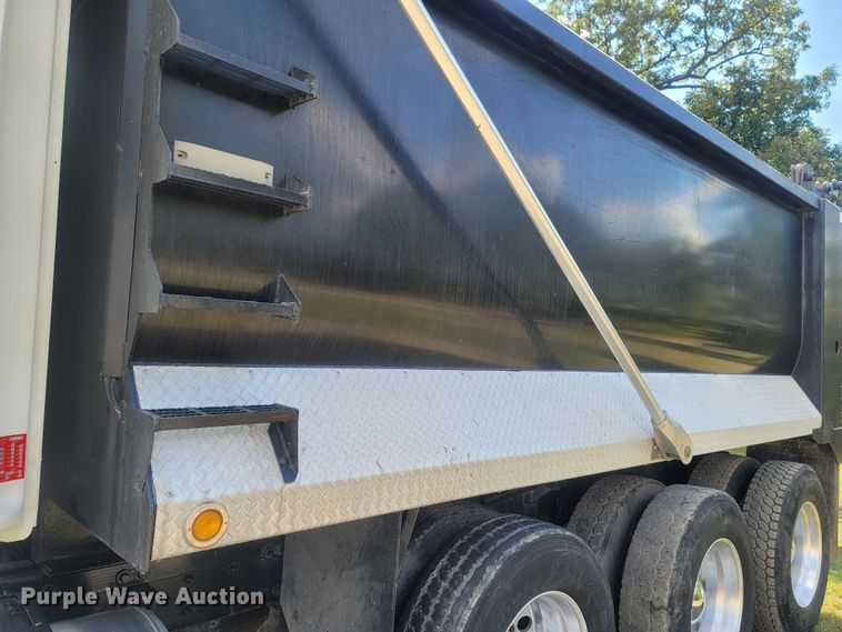 image for item LM9776 2016 Western Star 4700SF  dump truck