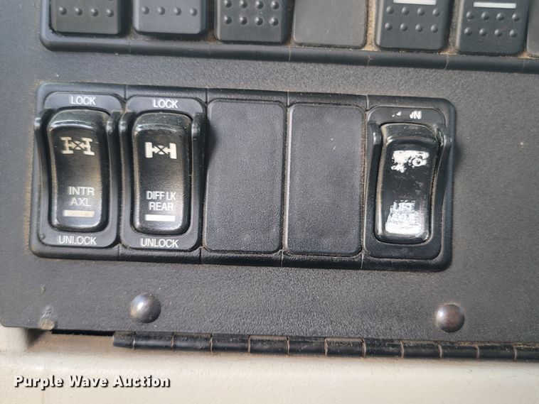 image for item LM9776 2016 Western Star 4700SF  dump truck