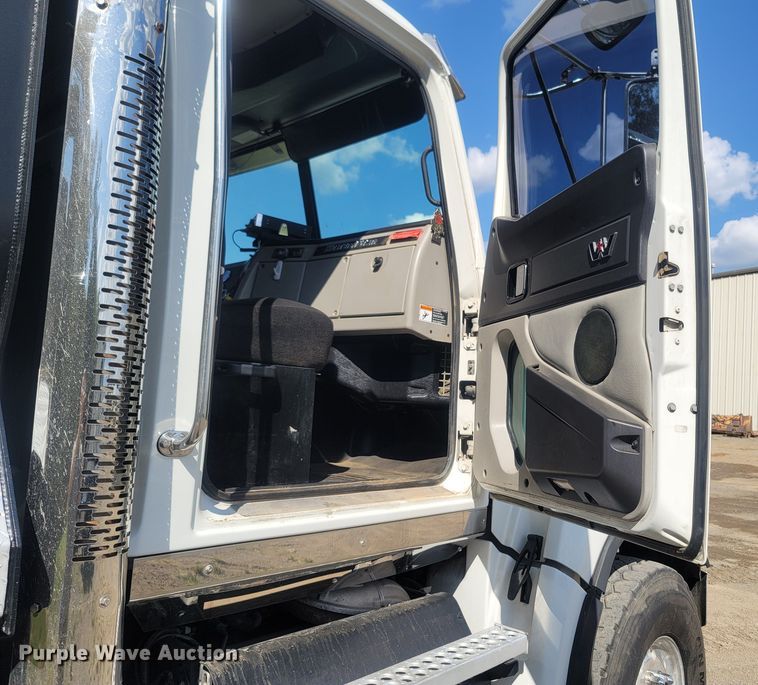 image for item LM9776 2016 Western Star 4700SF  dump truck