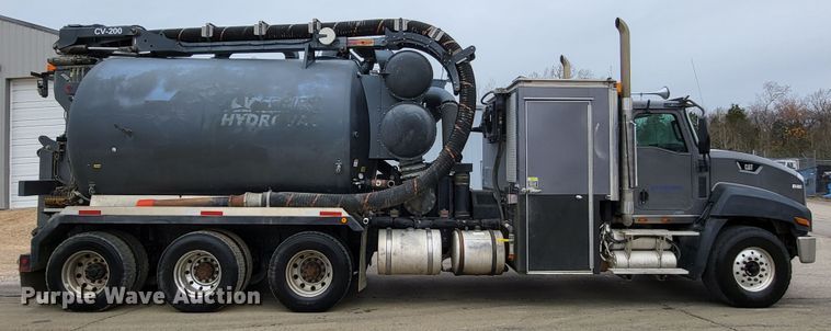 image for item LR9092 2014 Caterpillar CT660 tri-drive hydrovac truck