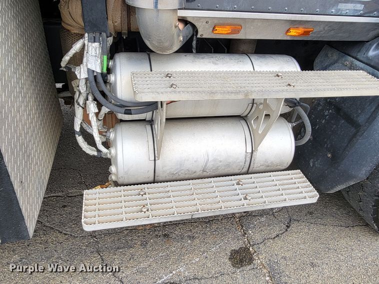 image for item LR9092 2014 Caterpillar CT660 tri-drive hydrovac truck