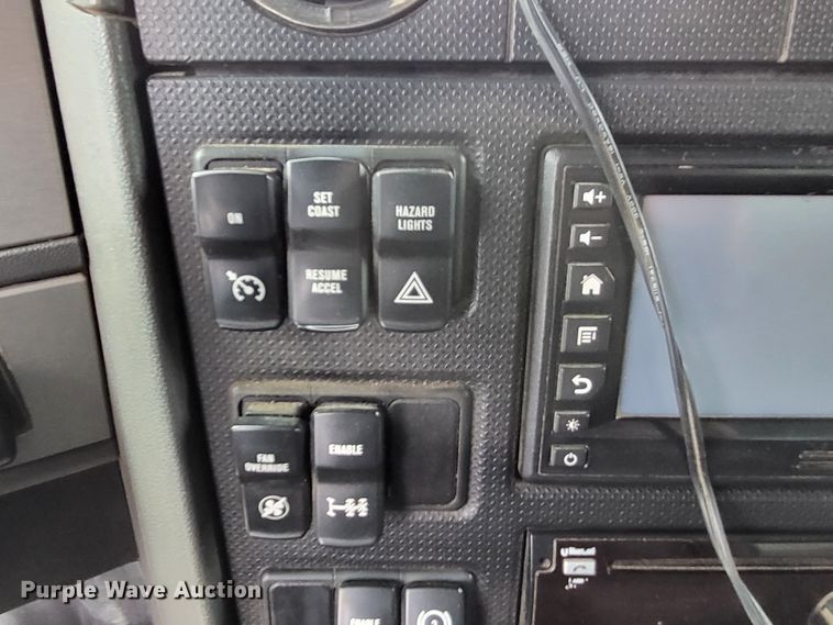 image for item LR9092 2014 Caterpillar CT660 tri-drive hydrovac truck