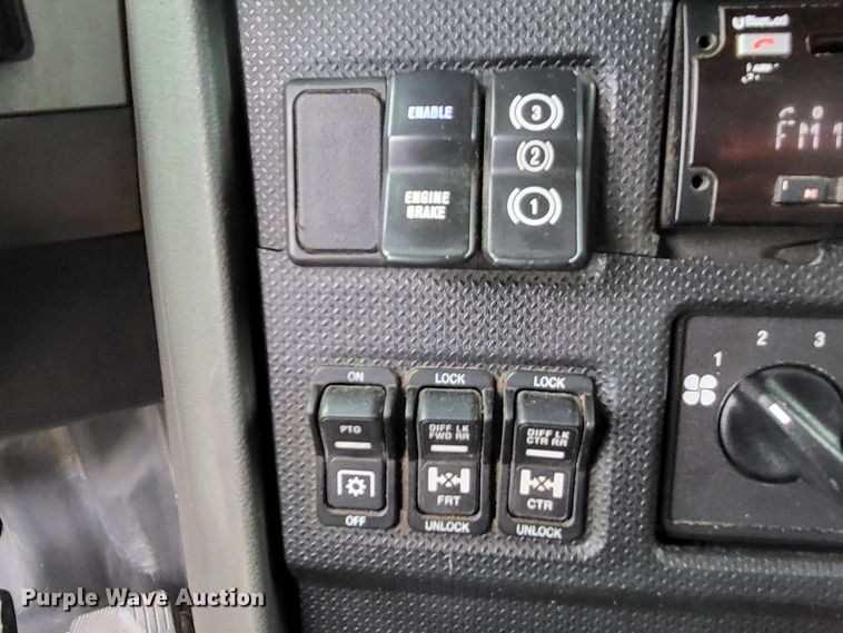 image for item LR9092 2014 Caterpillar CT660 tri-drive hydrovac truck