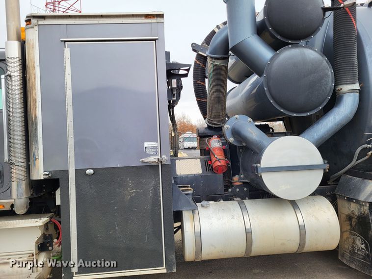 image for item LR9092 2014 Caterpillar CT660 tri-drive hydrovac truck