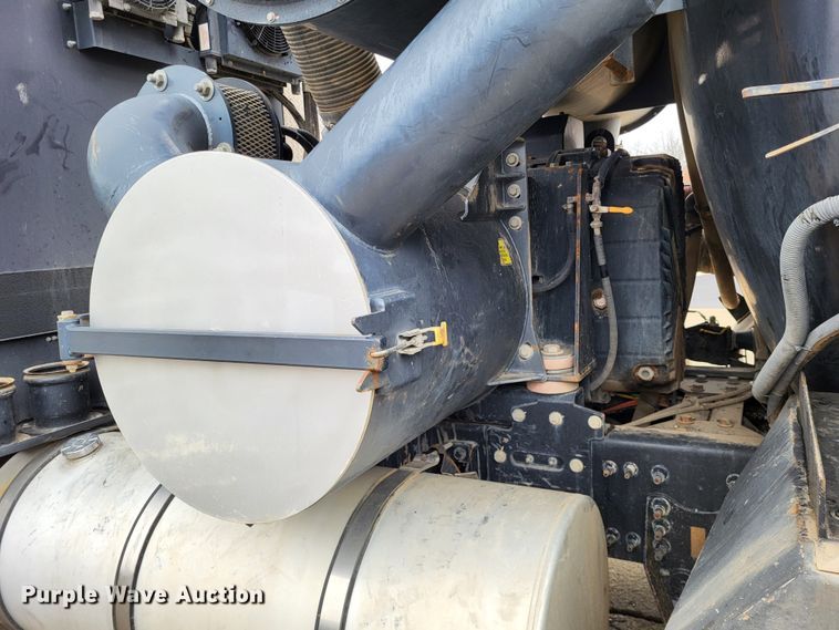 image for item LR9092 2014 Caterpillar CT660 tri-drive hydrovac truck