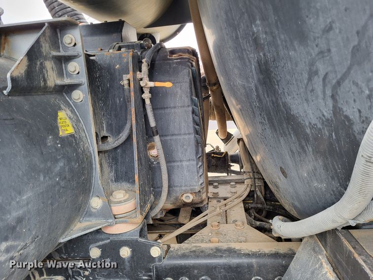 image for item LR9092 2014 Caterpillar CT660 tri-drive hydrovac truck