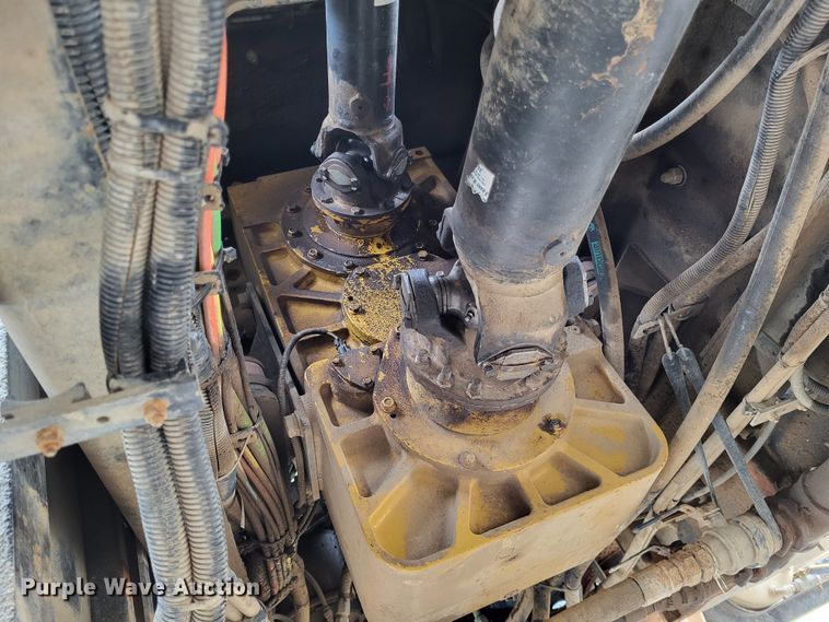 image for item LR9092 2014 Caterpillar CT660 tri-drive hydrovac truck