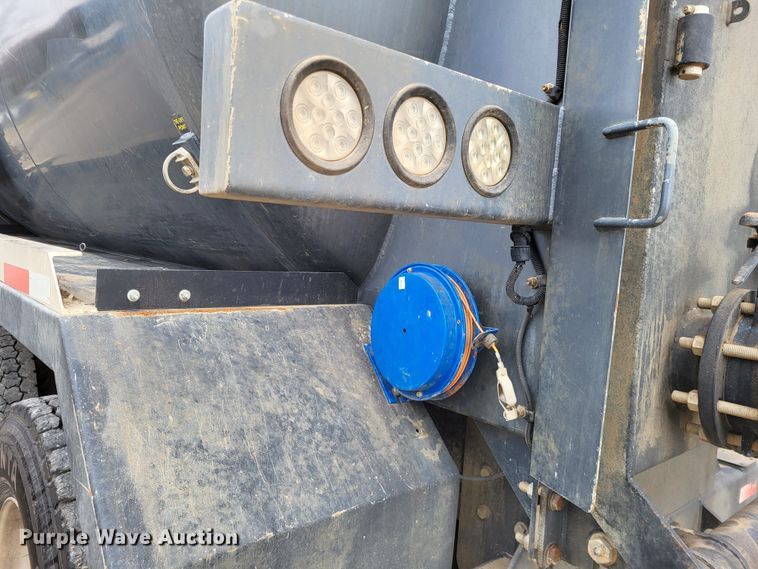 image for item LR9092 2014 Caterpillar CT660 tri-drive hydrovac truck