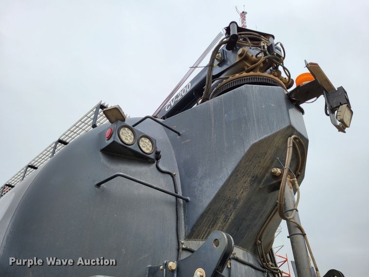 image for item LR9092 2014 Caterpillar CT660 tri-drive hydrovac truck