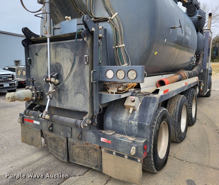 image for item LR9092 2014 Caterpillar CT660 tri-drive hydrovac truck