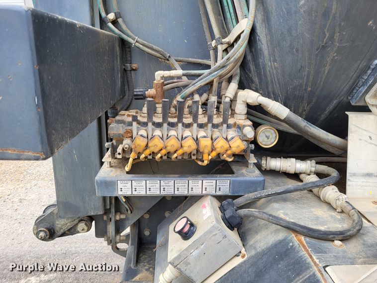 image for item LR9092 2014 Caterpillar CT660 tri-drive hydrovac truck