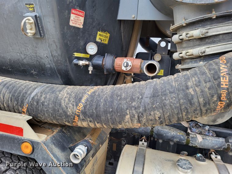 image for item LR9092 2014 Caterpillar CT660 tri-drive hydrovac truck