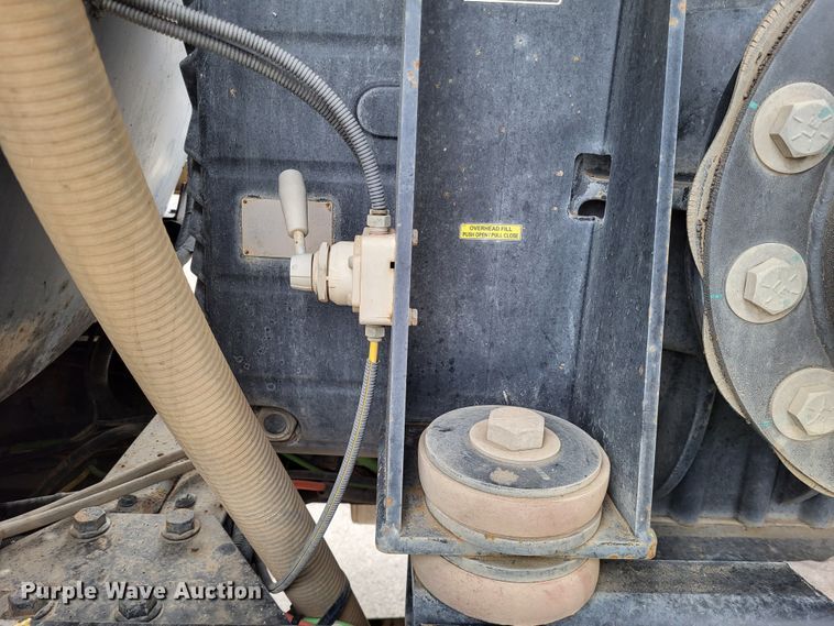 image for item LR9092 2014 Caterpillar CT660 tri-drive hydrovac truck