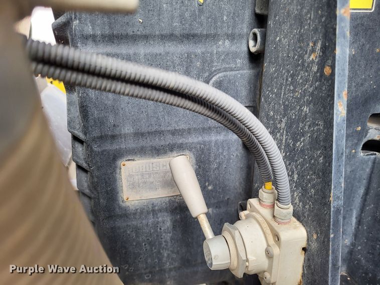 image for item LR9092 2014 Caterpillar CT660 tri-drive hydrovac truck