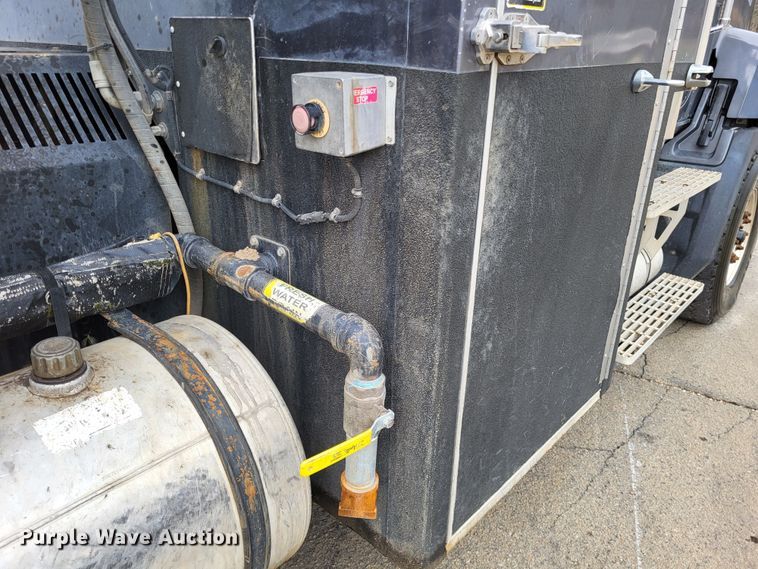 image for item LR9092 2014 Caterpillar CT660 tri-drive hydrovac truck