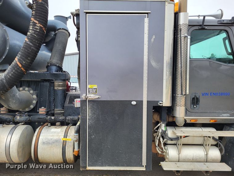 image for item LR9092 2014 Caterpillar CT660 tri-drive hydrovac truck