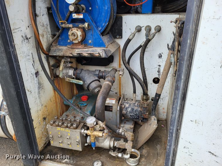 image for item LR9092 2014 Caterpillar CT660 tri-drive hydrovac truck