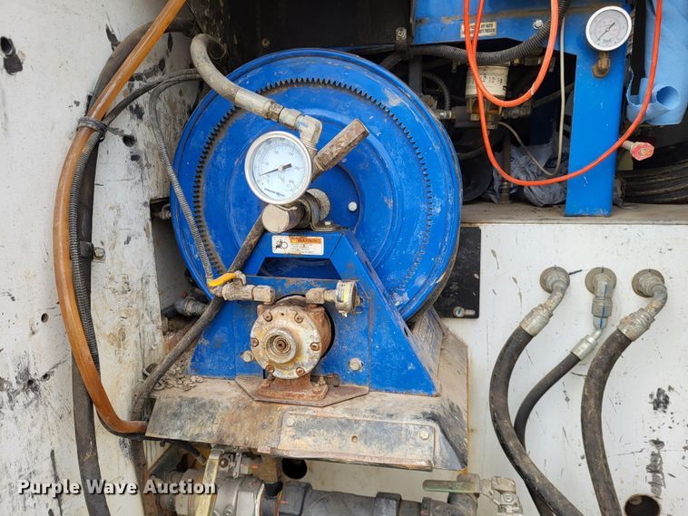 image for item LR9092 2014 Caterpillar CT660 tri-drive hydrovac truck