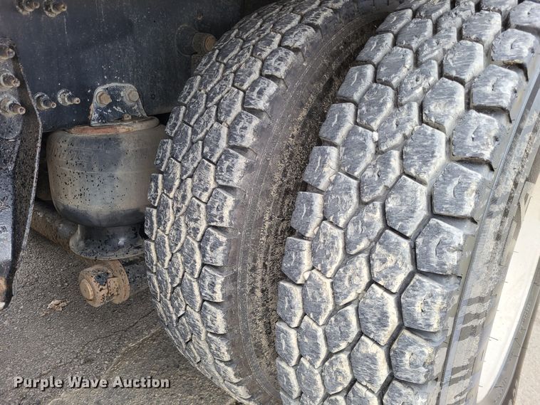 image for item LR9092 2014 Caterpillar CT660 tri-drive hydrovac truck