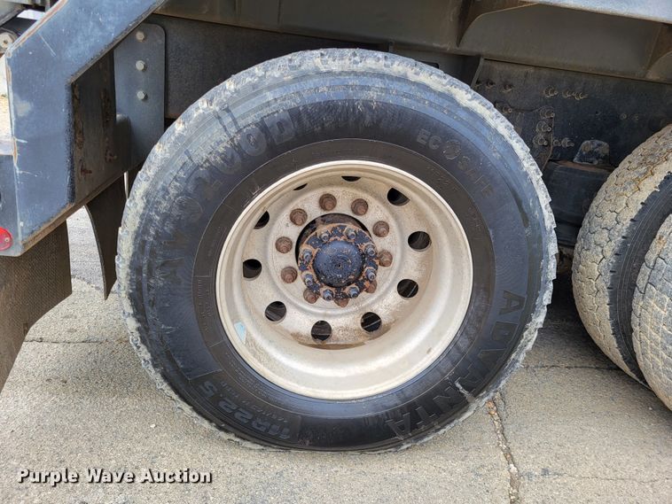 image for item LR9092 2014 Caterpillar CT660 tri-drive hydrovac truck