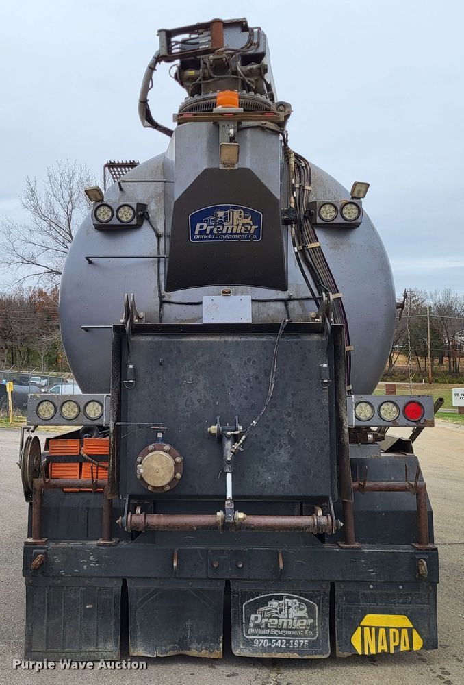 image for item LR9093 2014 Caterpillar CT660  tri-drive hydrovac truck