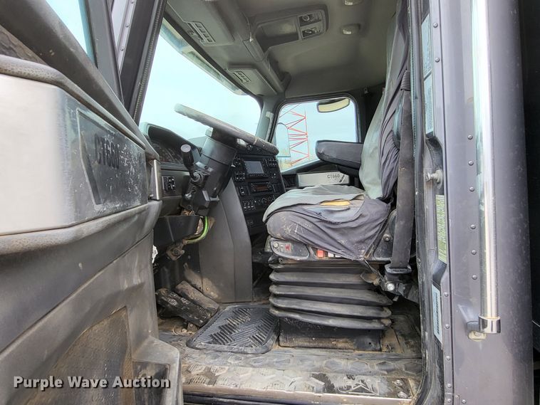 image for item LR9093 2014 Caterpillar CT660  tri-drive hydrovac truck