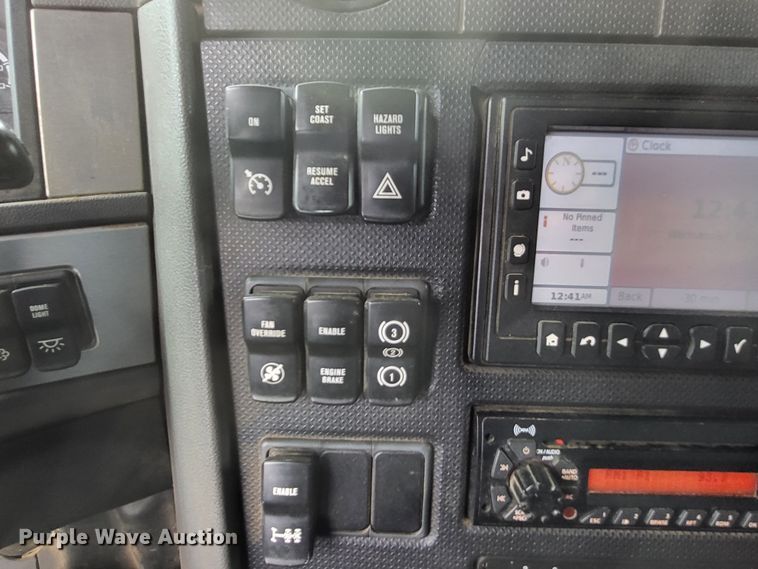 image for item LR9093 2014 Caterpillar CT660  tri-drive hydrovac truck