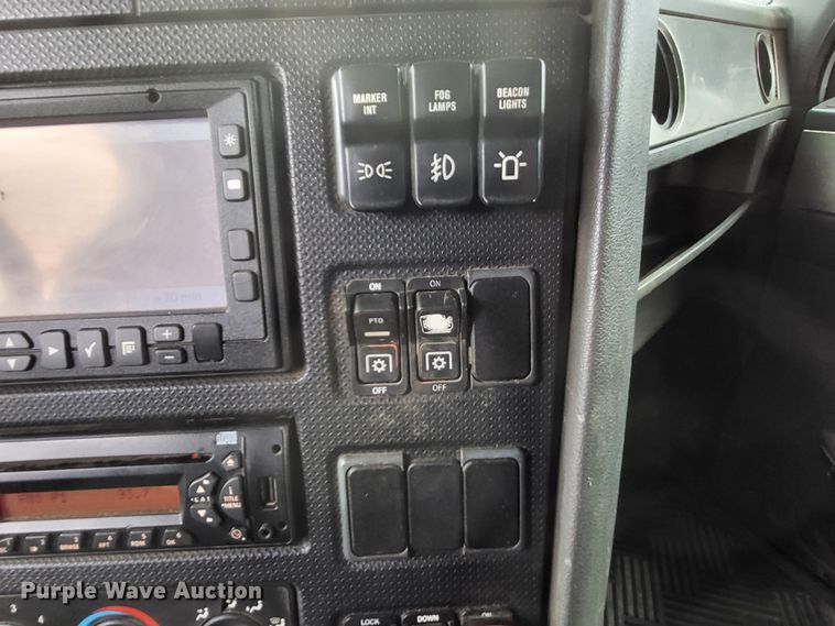 image for item LR9093 2014 Caterpillar CT660  tri-drive hydrovac truck