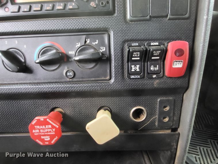 image for item LR9093 2014 Caterpillar CT660  tri-drive hydrovac truck