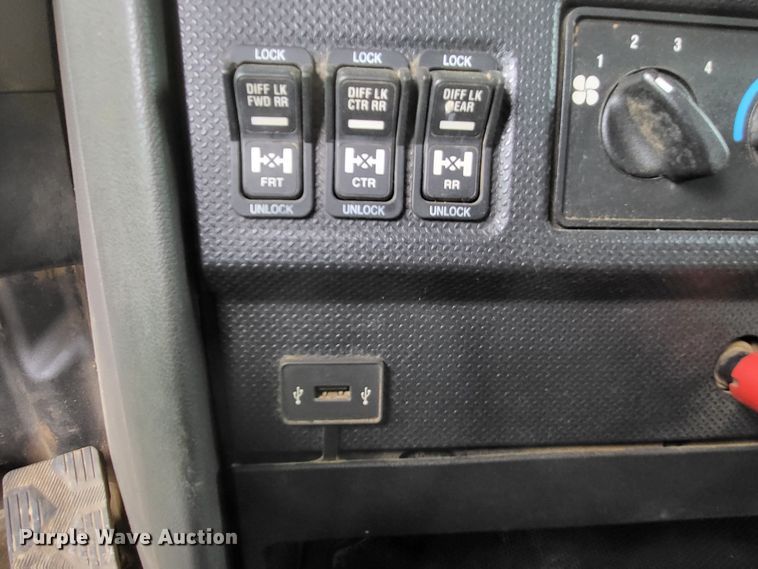 image for item LR9093 2014 Caterpillar CT660  tri-drive hydrovac truck