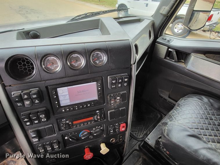 image for item LR9093 2014 Caterpillar CT660  tri-drive hydrovac truck