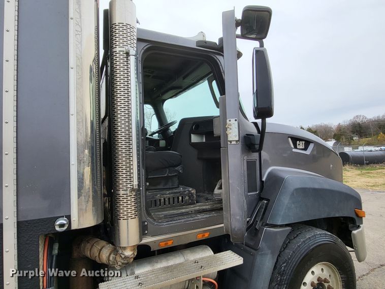 image for item LR9093 2014 Caterpillar CT660  tri-drive hydrovac truck