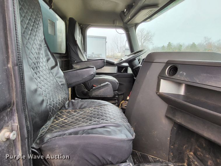 image for item LR9093 2014 Caterpillar CT660  tri-drive hydrovac truck