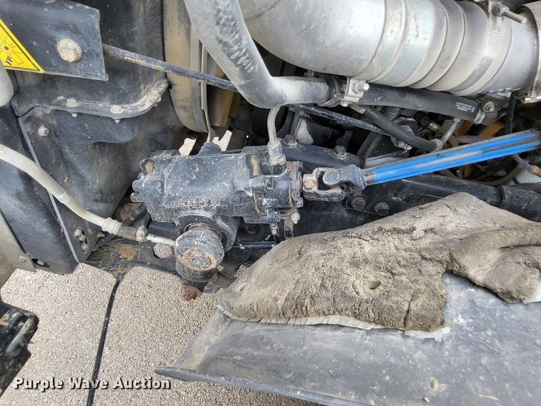 image for item LR9093 2014 Caterpillar CT660  tri-drive hydrovac truck