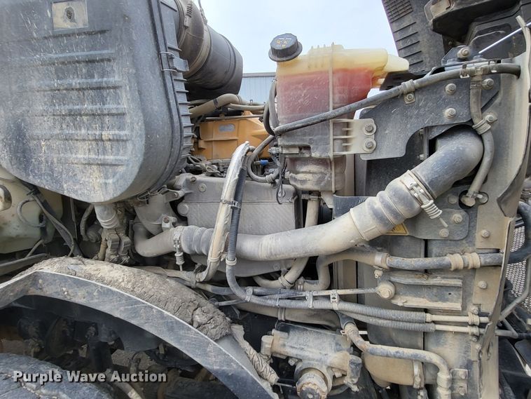 image for item LR9093 2014 Caterpillar CT660  tri-drive hydrovac truck