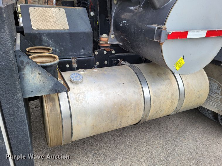 image for item LR9093 2014 Caterpillar CT660  tri-drive hydrovac truck