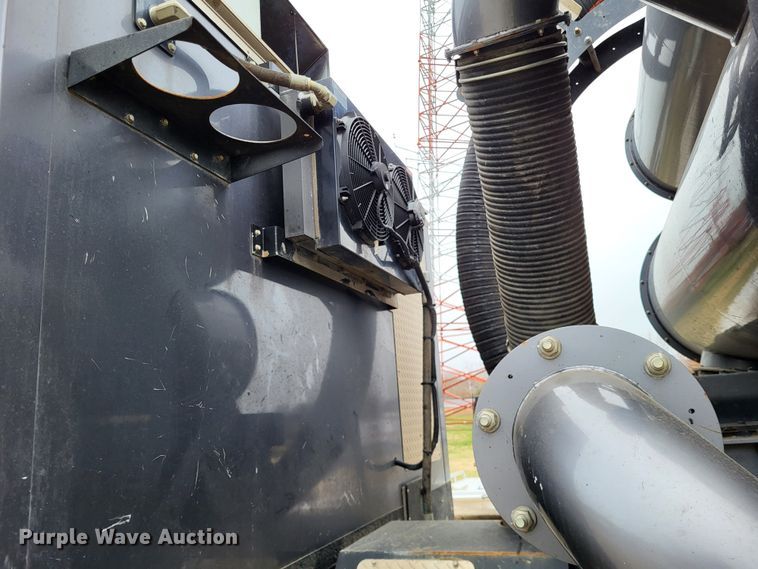 image for item LR9093 2014 Caterpillar CT660  tri-drive hydrovac truck