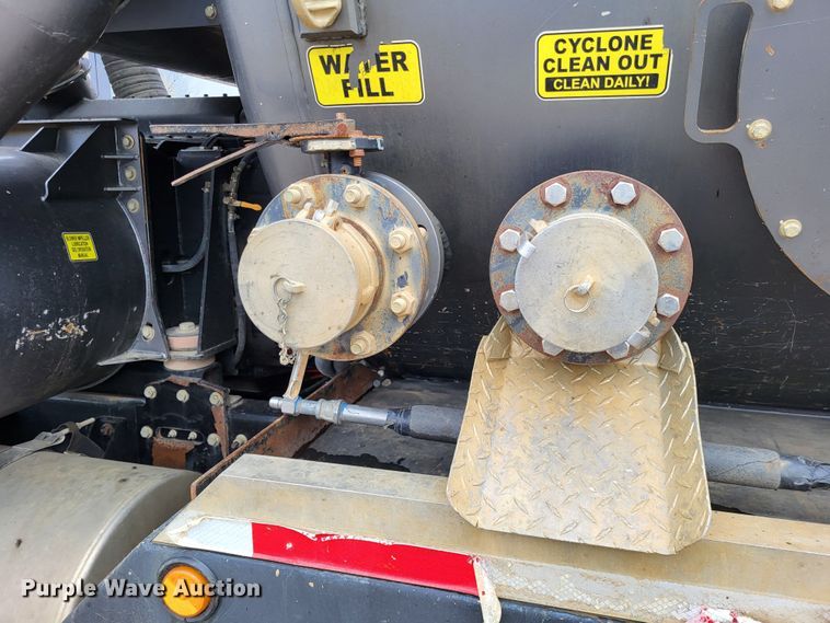 image for item LR9093 2014 Caterpillar CT660  tri-drive hydrovac truck