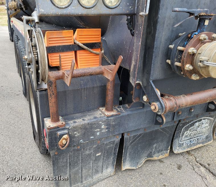 image for item LR9093 2014 Caterpillar CT660  tri-drive hydrovac truck