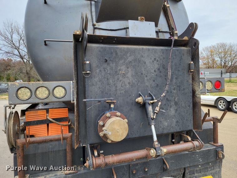 image for item LR9093 2014 Caterpillar CT660  tri-drive hydrovac truck