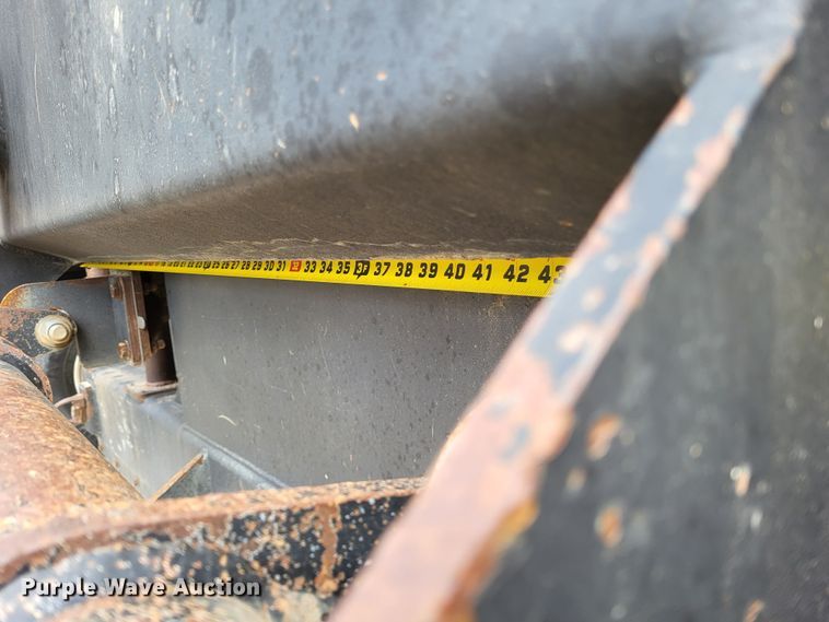 image for item LR9093 2014 Caterpillar CT660  tri-drive hydrovac truck