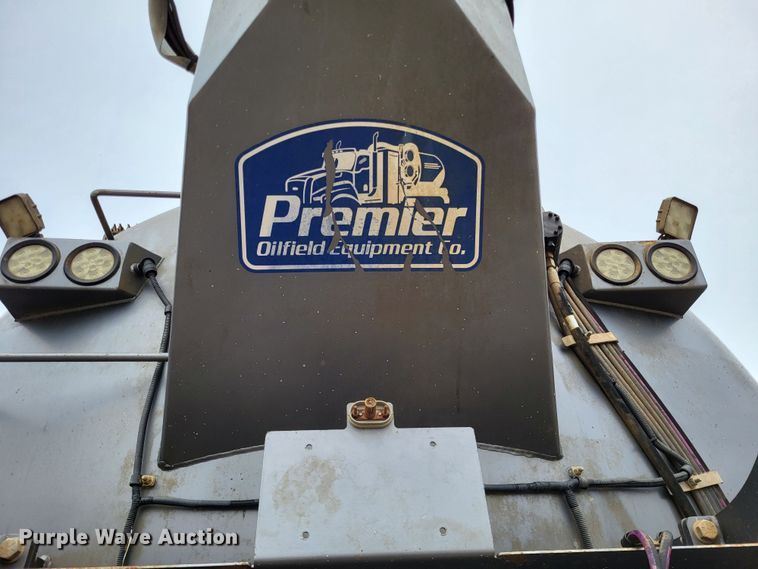 image for item LR9093 2014 Caterpillar CT660  tri-drive hydrovac truck