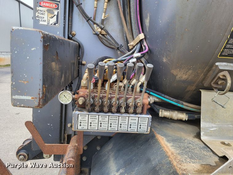 image for item LR9093 2014 Caterpillar CT660  tri-drive hydrovac truck