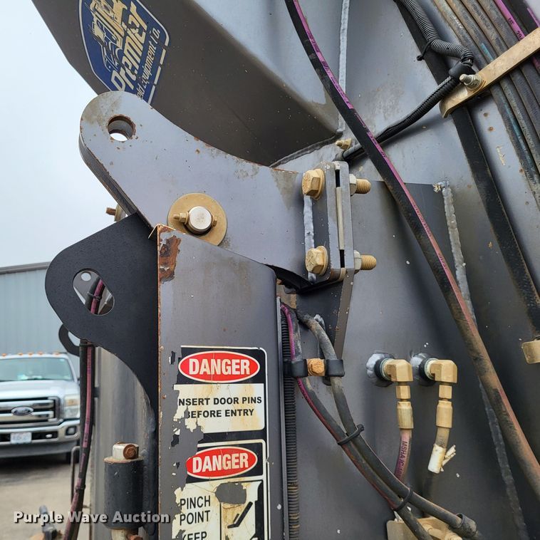 image for item LR9093 2014 Caterpillar CT660  tri-drive hydrovac truck