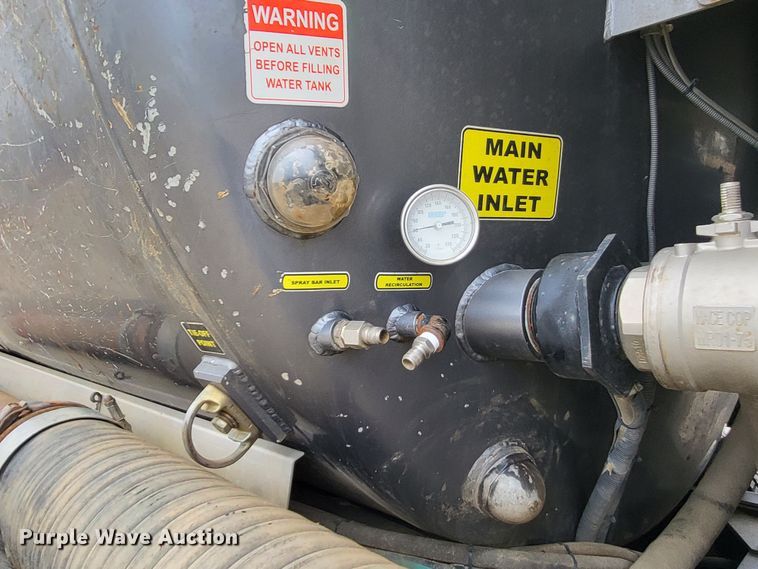image for item LR9093 2014 Caterpillar CT660  tri-drive hydrovac truck