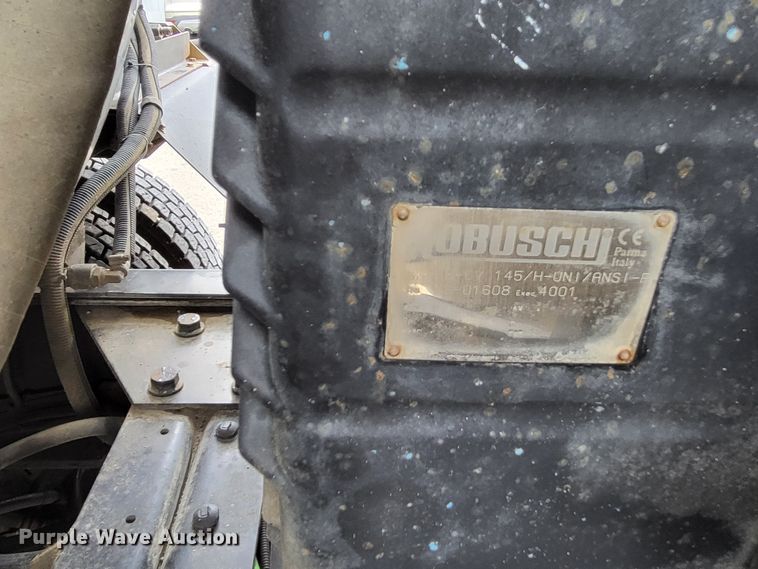 image for item LR9093 2014 Caterpillar CT660  tri-drive hydrovac truck