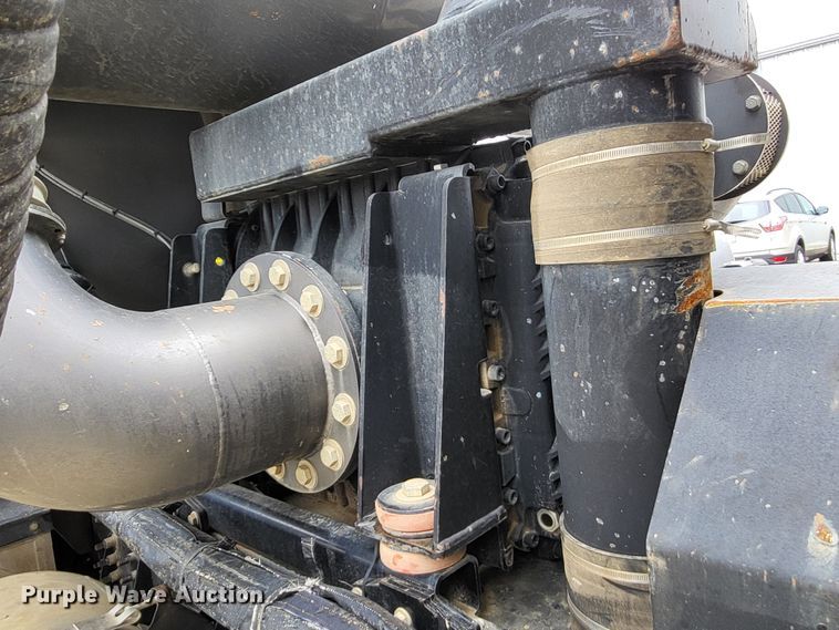 image for item LR9093 2014 Caterpillar CT660  tri-drive hydrovac truck