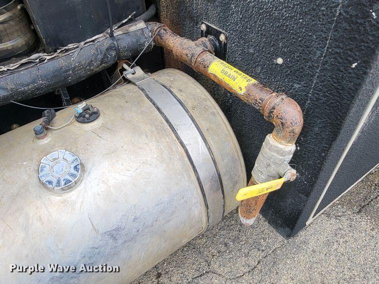 image for item LR9093 2014 Caterpillar CT660  tri-drive hydrovac truck